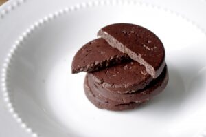 Nutritionist in the Kitch’s Raw Protein Packed Thin Mint Cookies Recipe